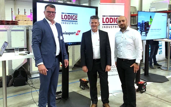 Conversation on the side of the opening celebration (from the left: Björn Ussat (Lödige Industries, Director Airport Logistics Solutions), Dirk Goovaerts (Swissport, Global Cargo Chair), Ion Bugarin (Swissport, Global Operations Manager)