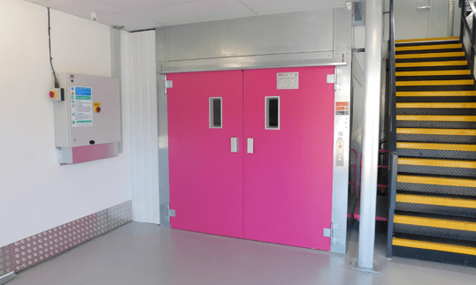 The control cabinet can also be located away from the lift shaft.