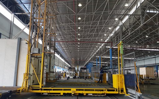 Turntable transfer vehicle, | dnata Singapore | Lödige Industries